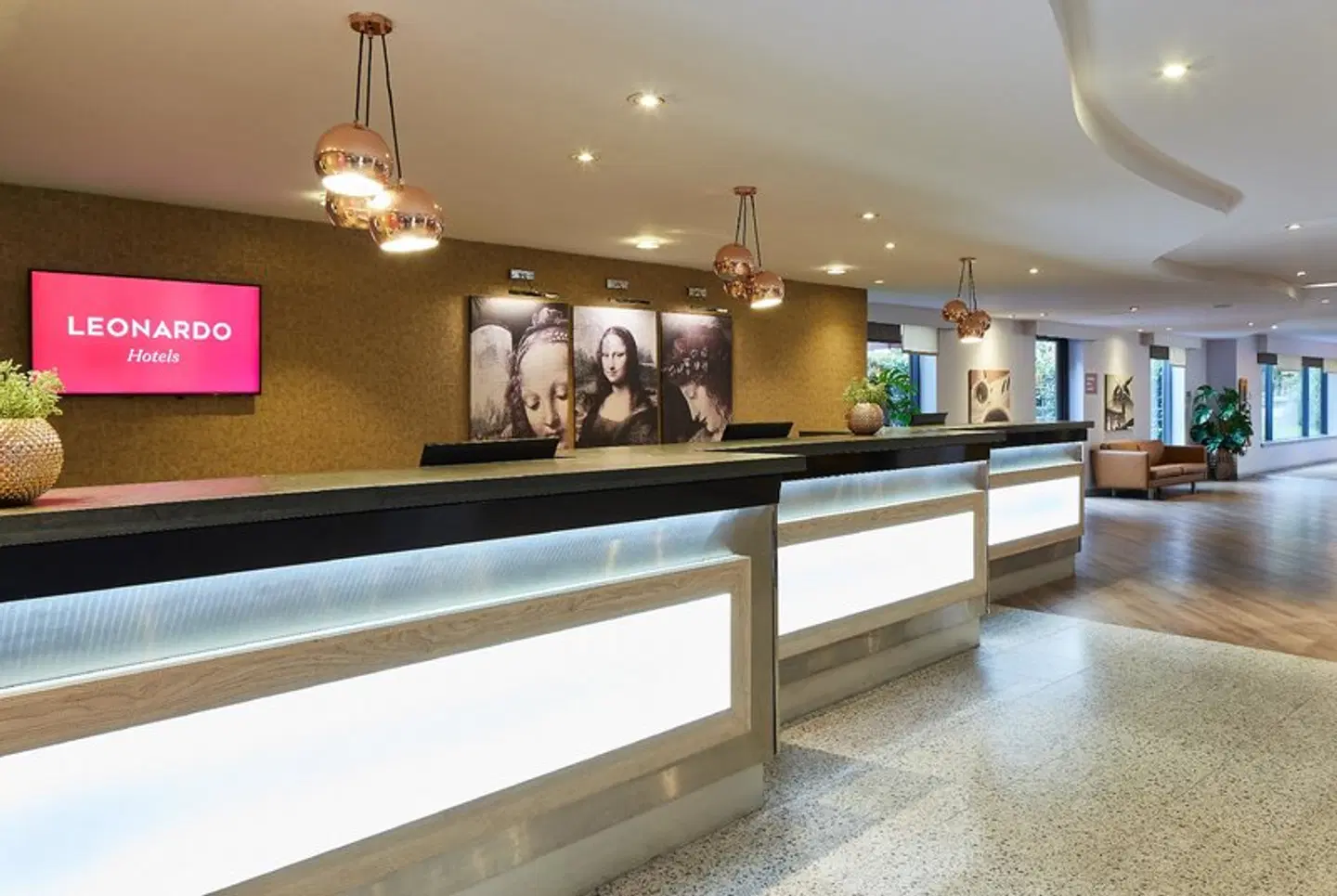Leonardo London Heathrow Airport Bar