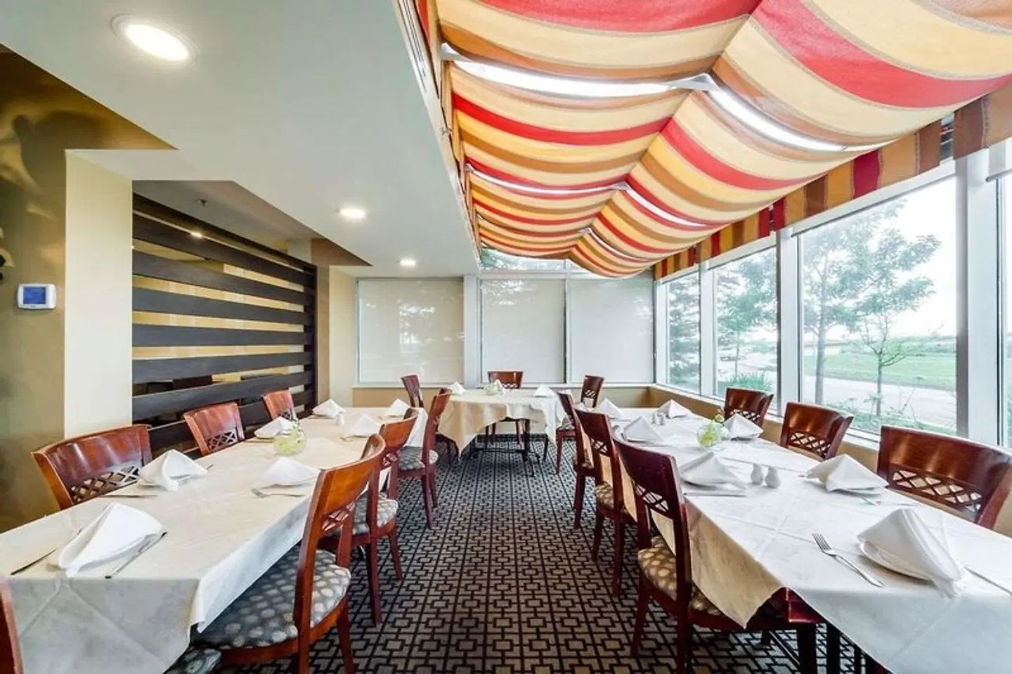Monte Carlo Inn Vaughan Suites Restaurant