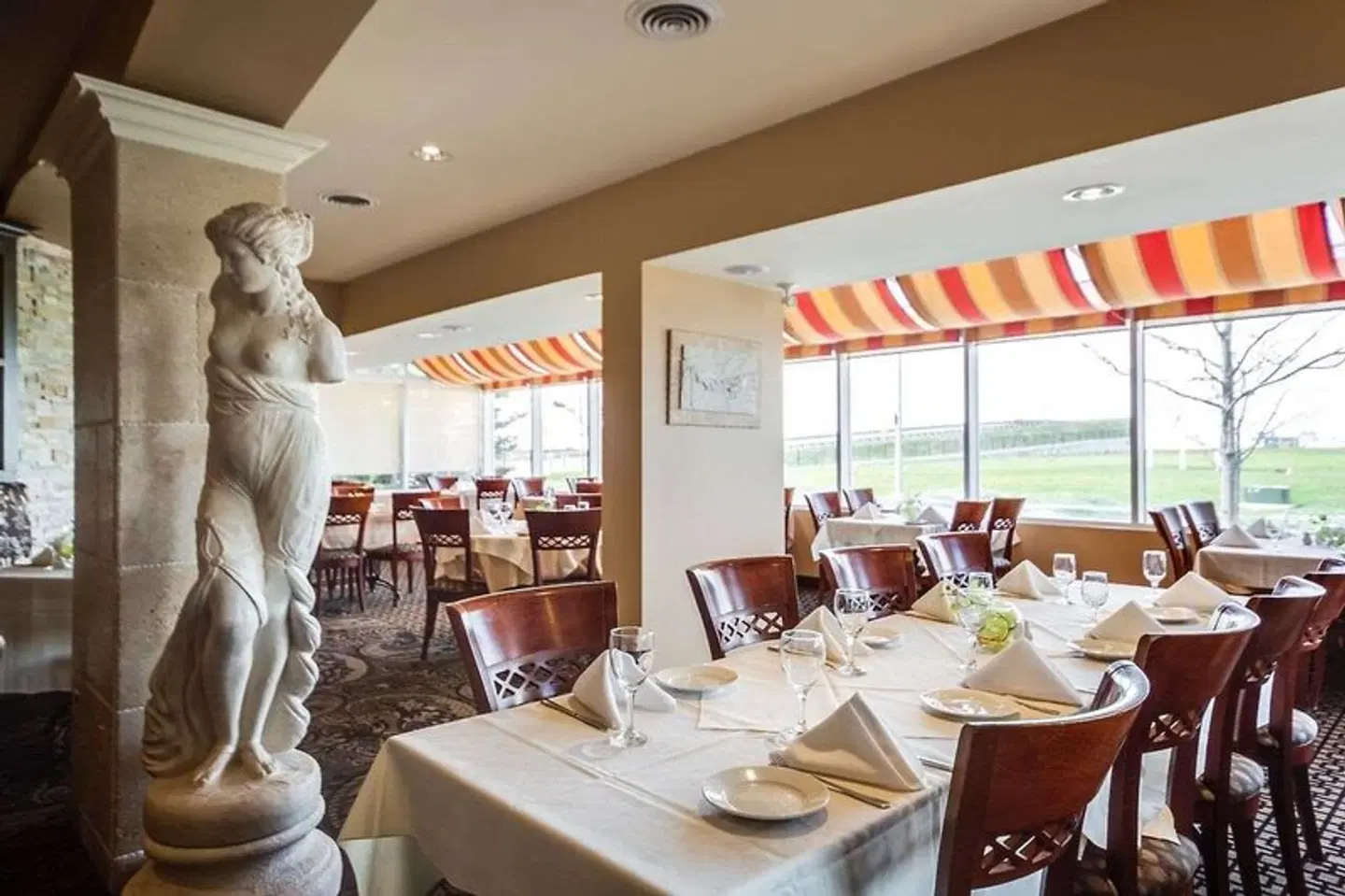 Monte Carlo Inn Vaughan Suites Restaurant