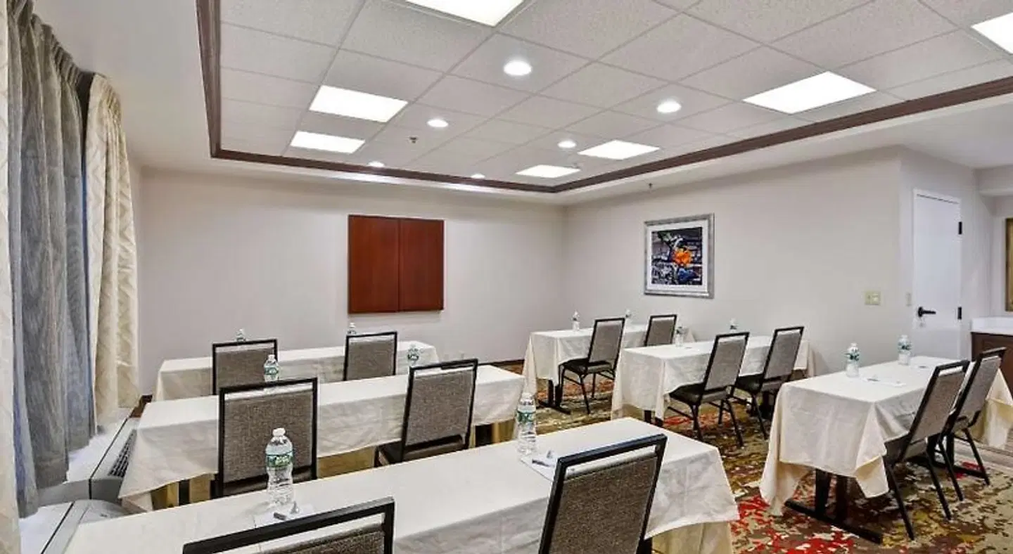 Hampton Inn Albany-Wolf Road (Airport) Konferenz