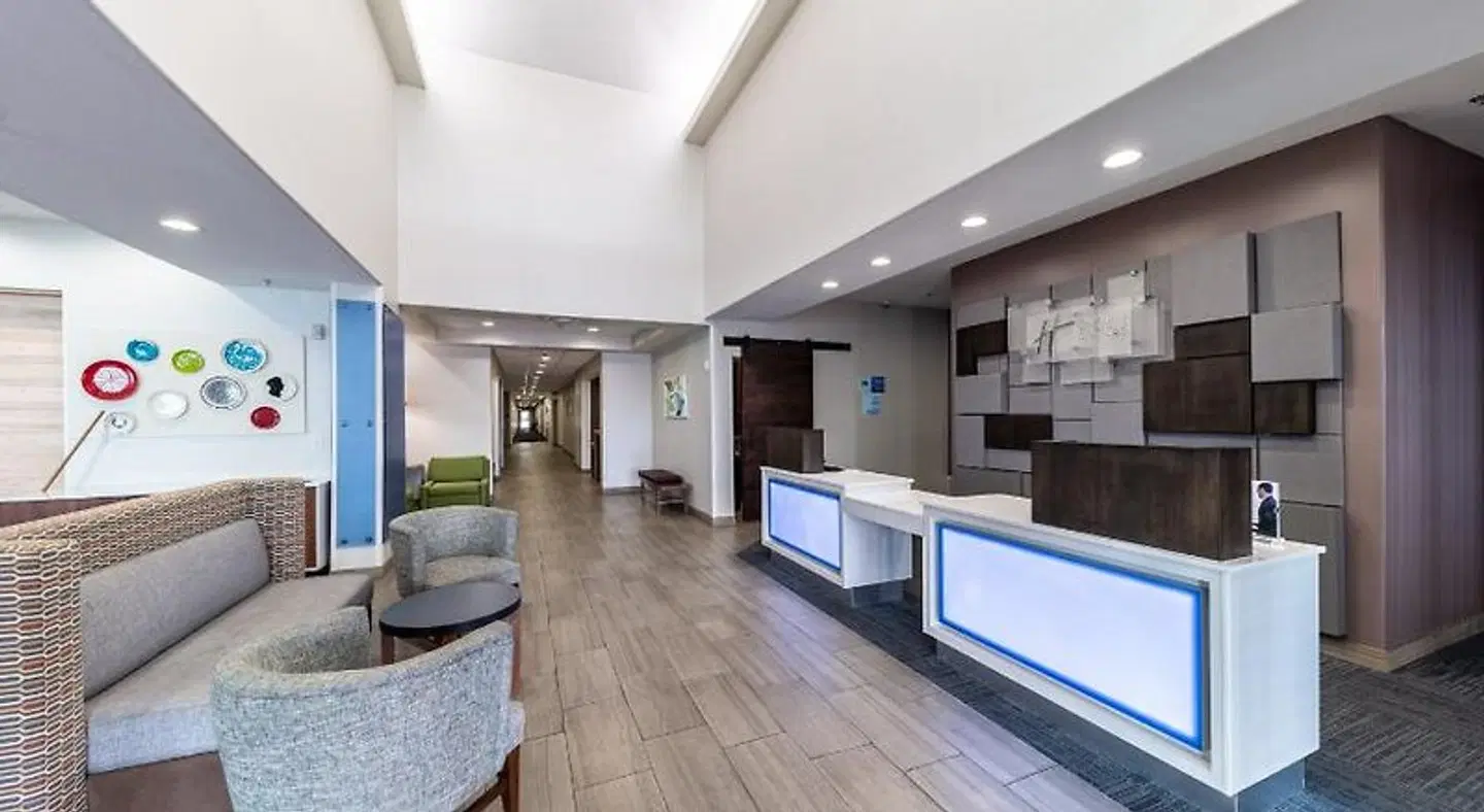 Holiday Inn Express & Suites Fort Worth - Fossil Creek by IHG Bar