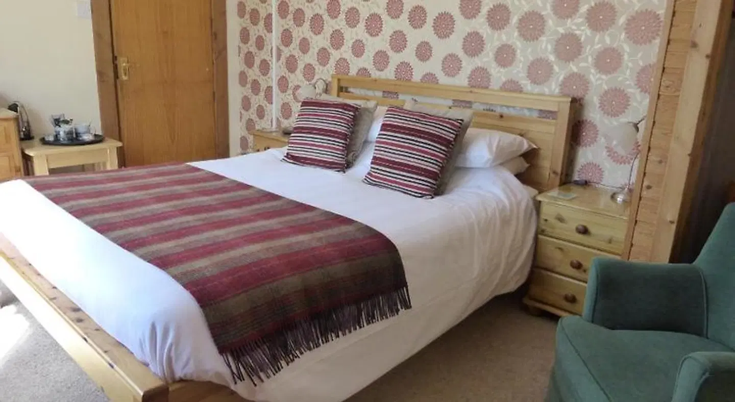 Old Pines Hotel & Restaurant ROOM_EXAMPLE
