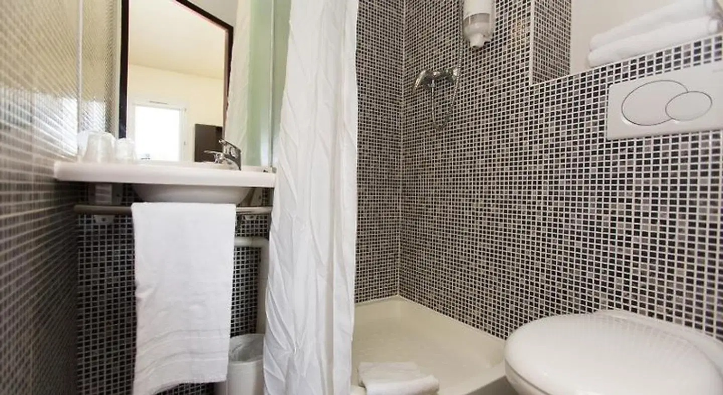 The Originals Access, Halt'hotel Clermont-Agnetz Badezimmer