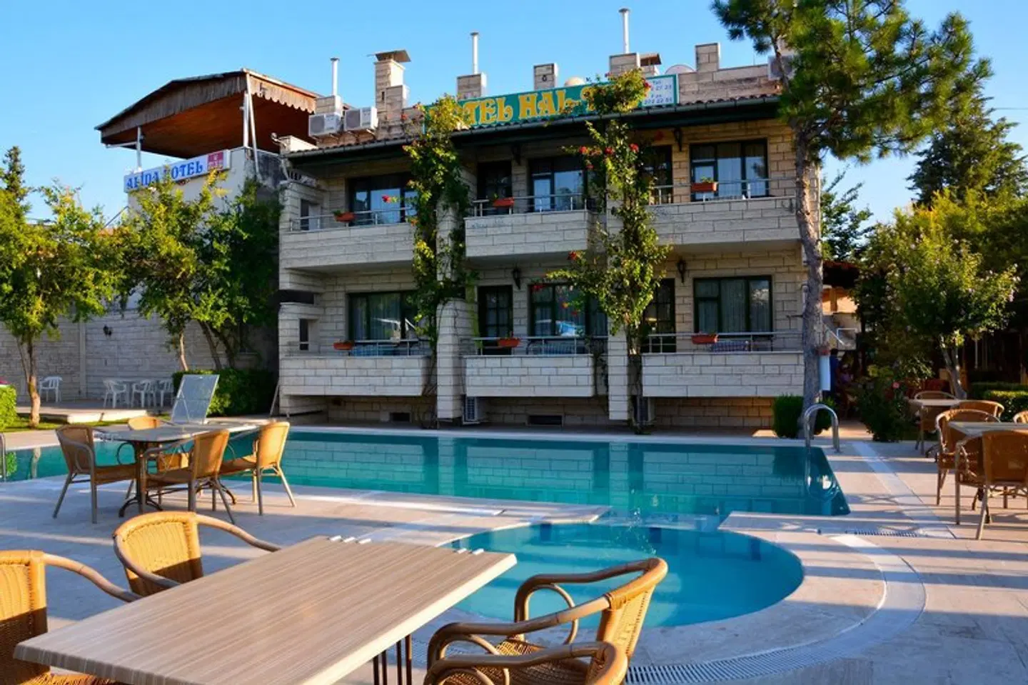 Hal-Tur Hotel OUTDOOR_POOL