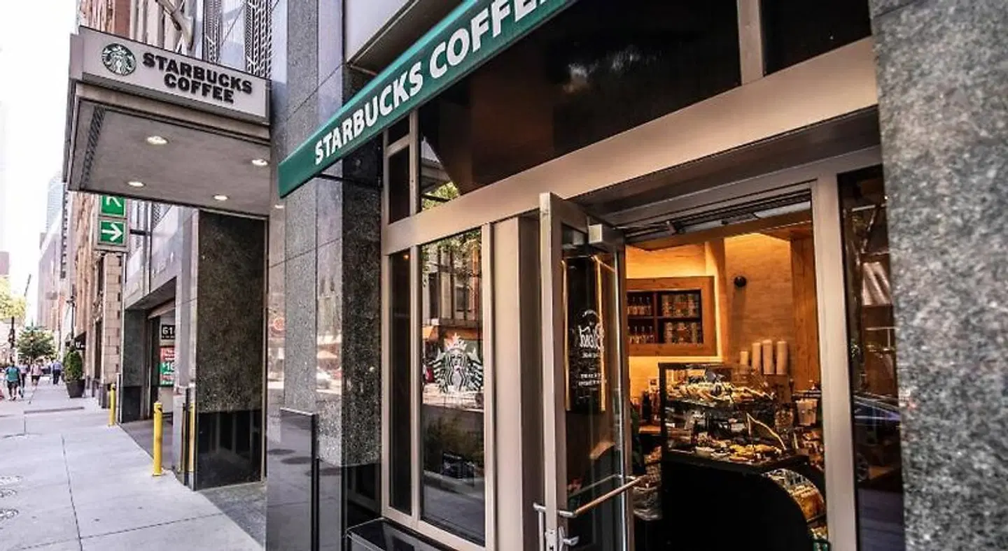 Courtyard by Marriott Chicago Downtown/Magnificent Mile EXTERIOR