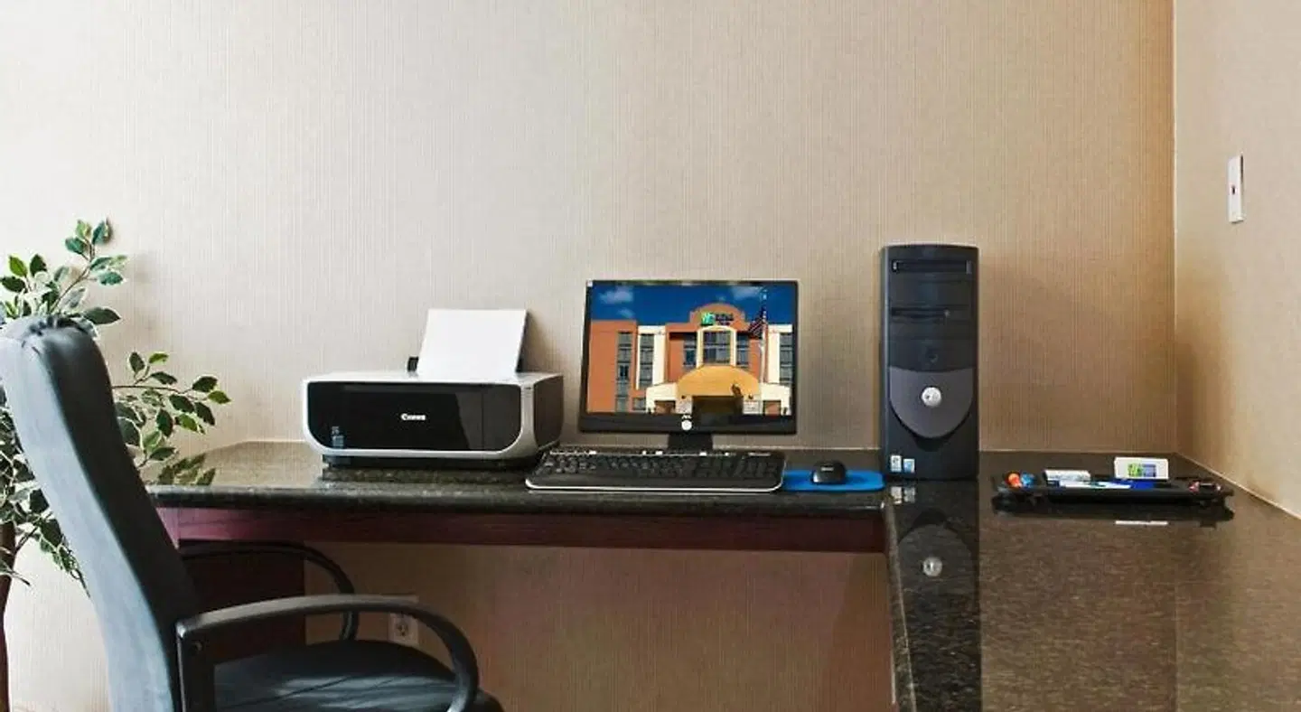 Holiday Inn Express & Suites Dallas Ft. Worth Airport South by IHG ROOM_EXAMPLE