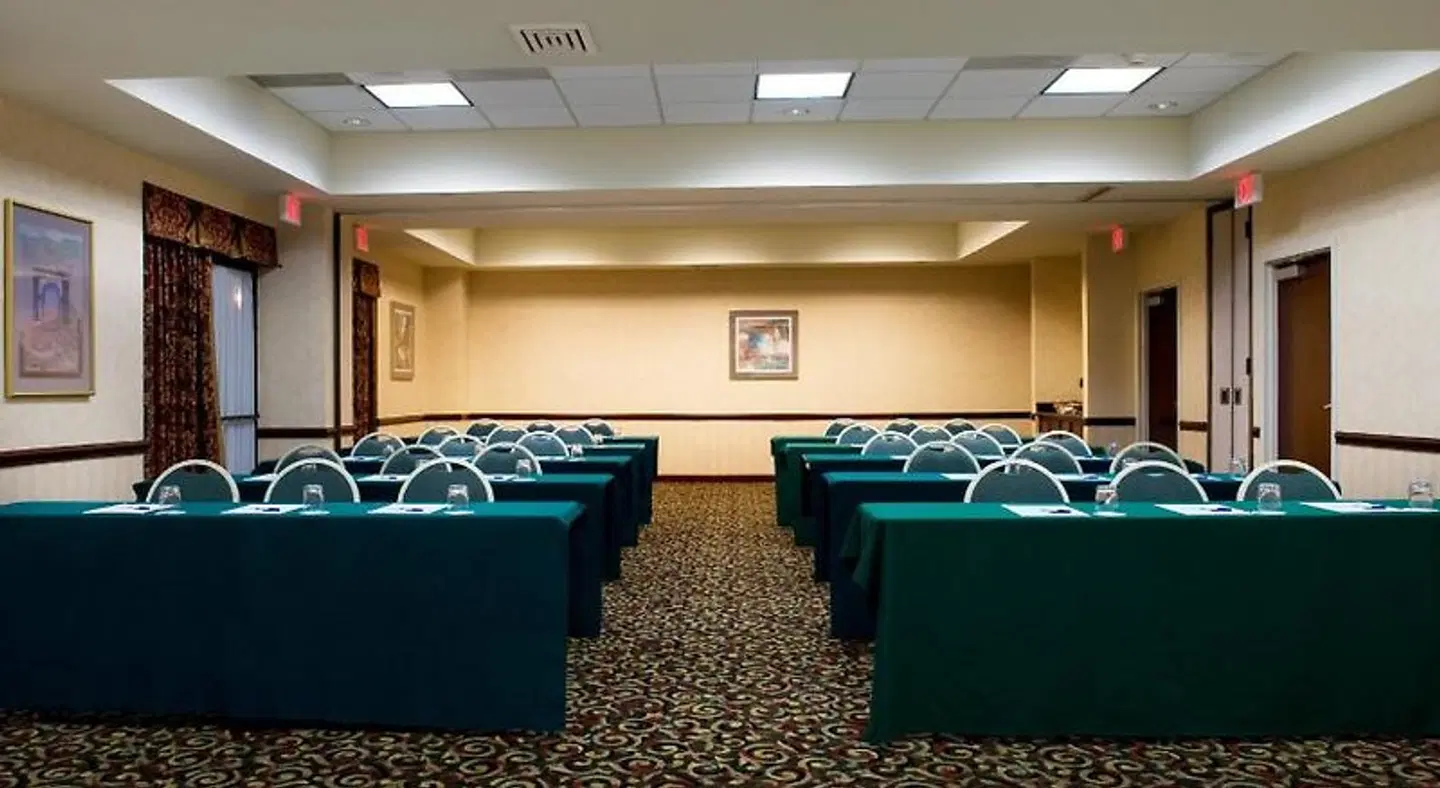 Holiday Inn Express & Suites Dallas Ft. Worth Airport South by IHG Konferenz