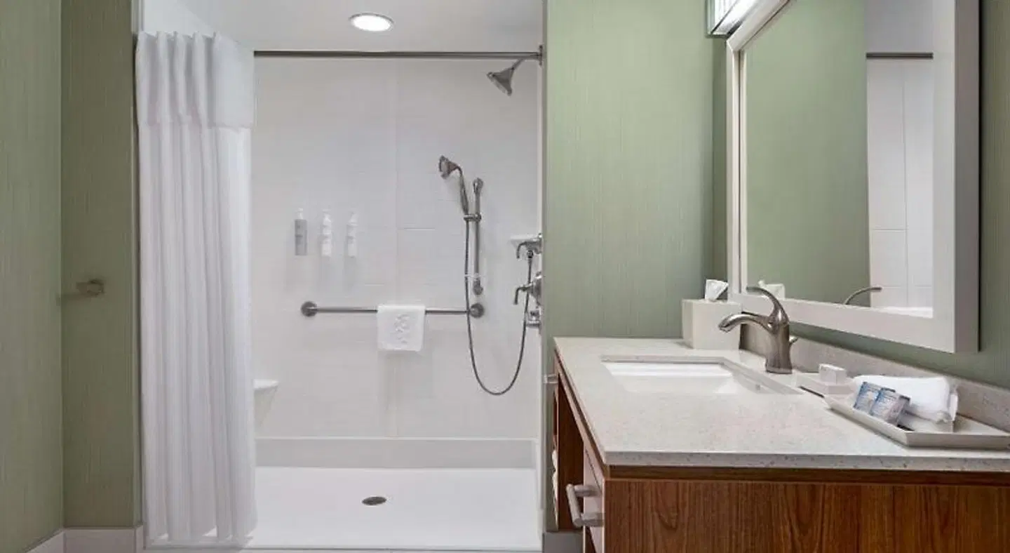 Home2 Suites by Hilton Joliet Plainfield Badezimmer