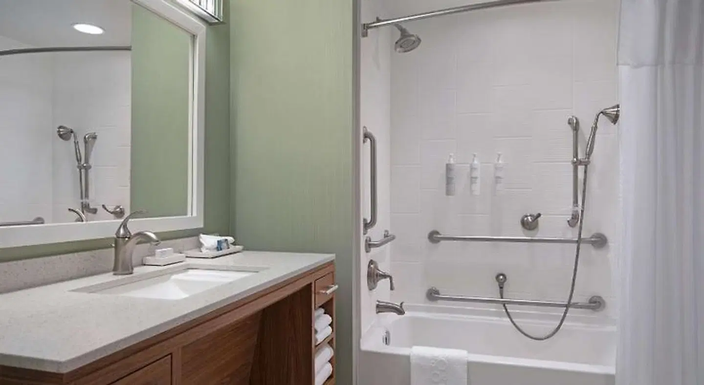 Home2 Suites by Hilton Joliet Plainfield Badezimmer