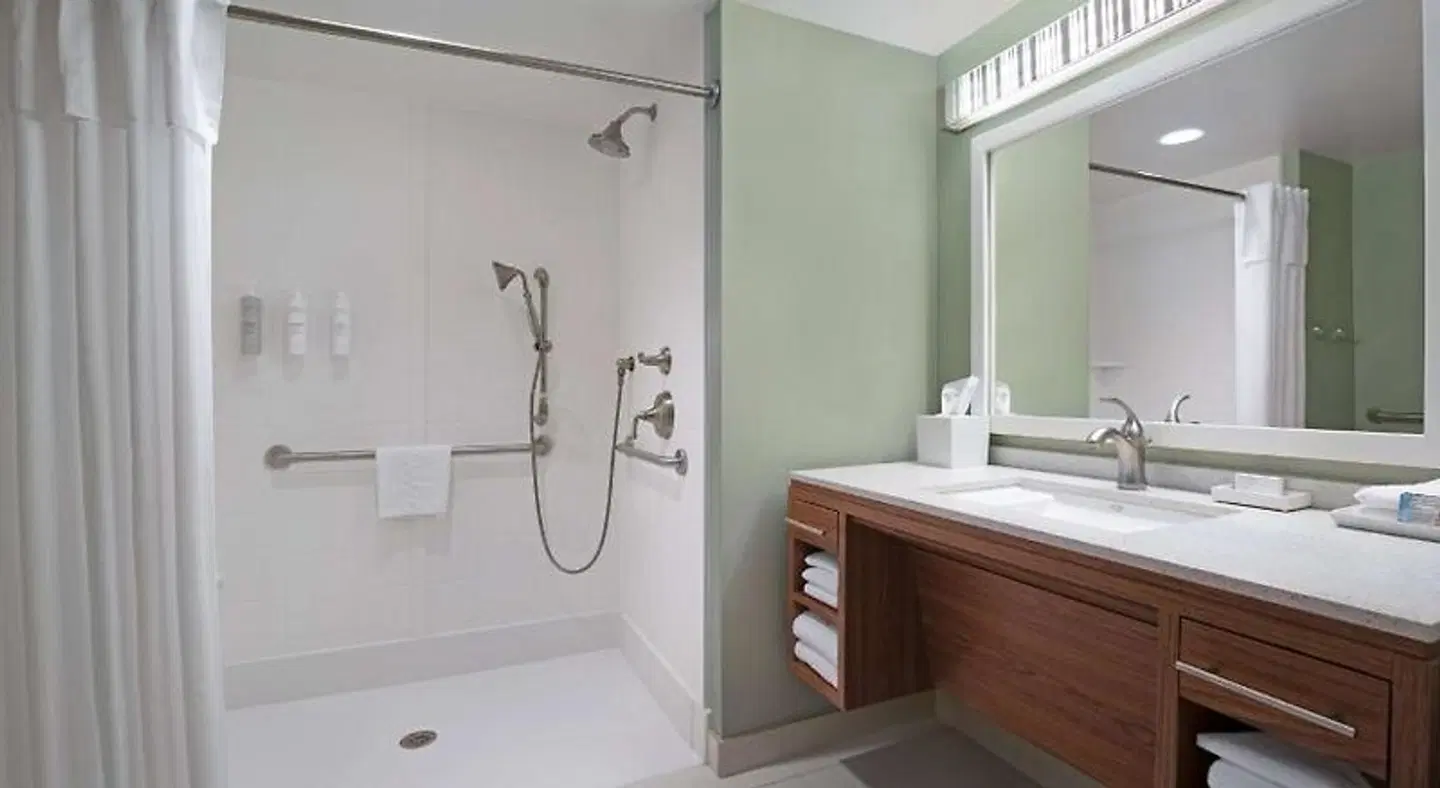 Home2 Suites by Hilton Joliet Plainfield Badezimmer
