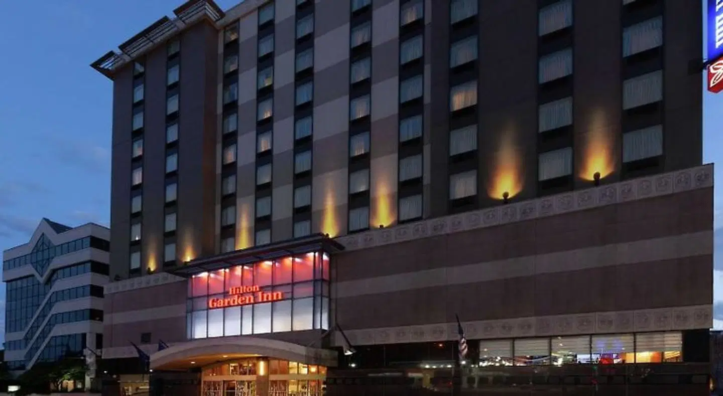 Hilton Garden Inn Pittsburgh University Place EXTERIOR