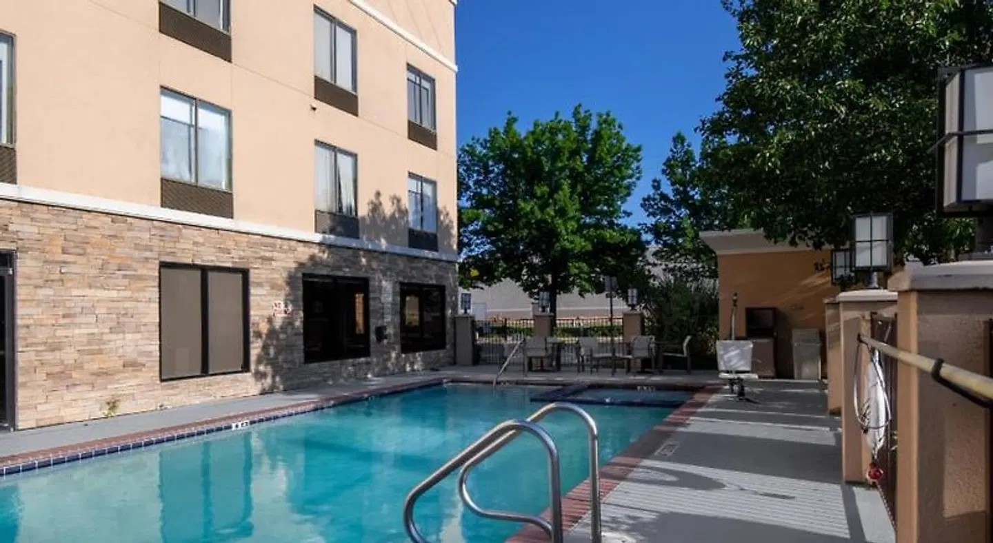 Holiday Inn Express & Suites Arlington (I-20-Parks Mall) by IHG OUTDOOR_POOL