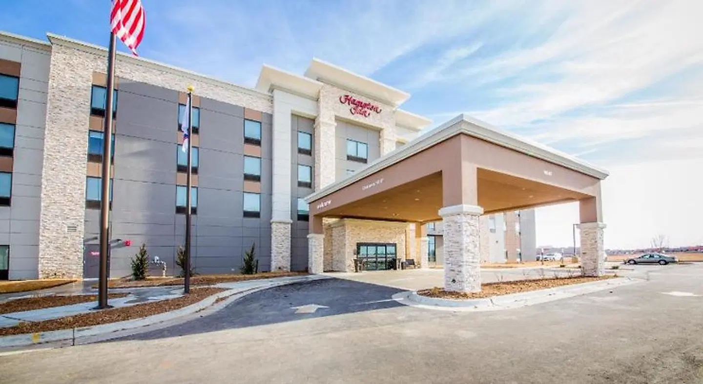 Hampton Inn Wichita Northwest EXTERIOR