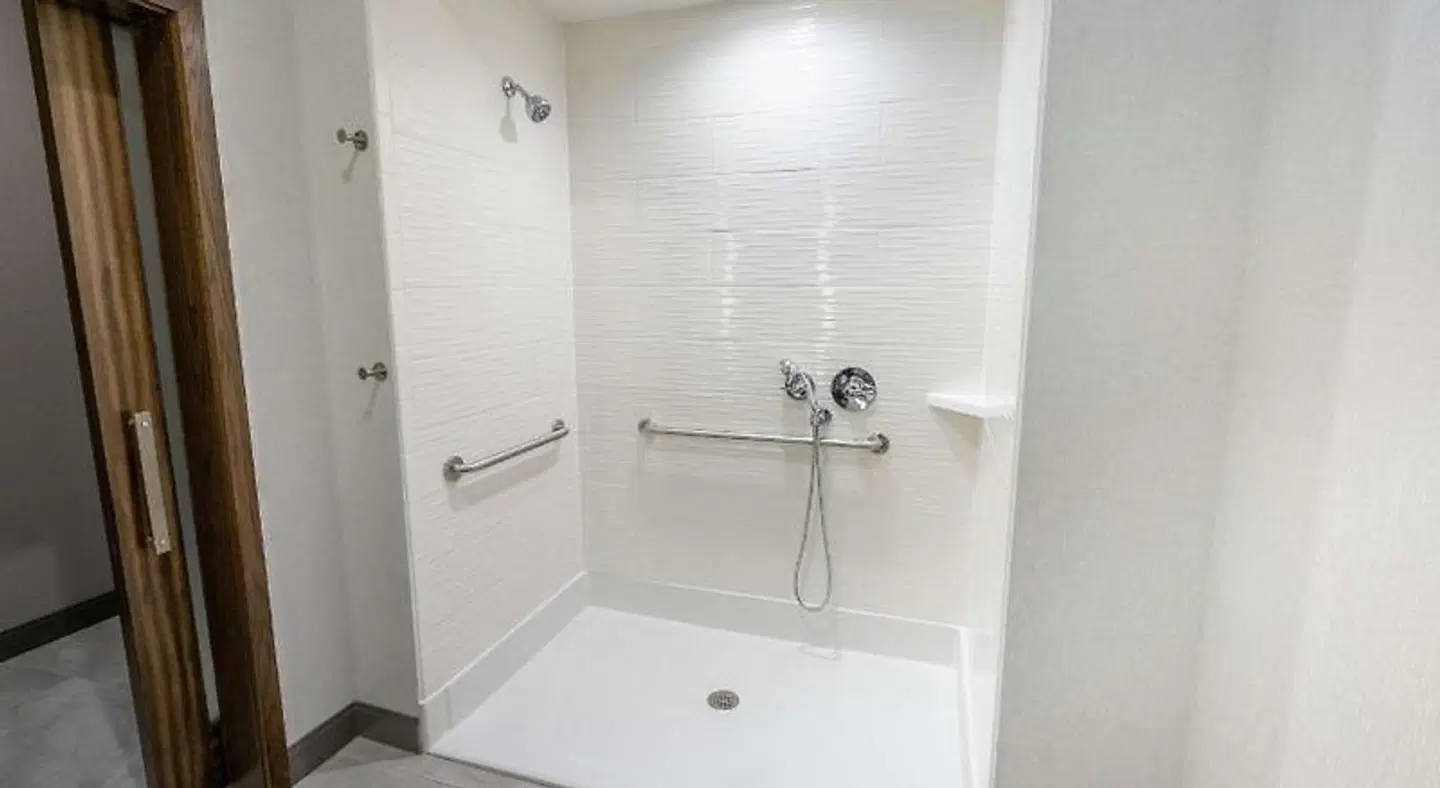 Hilton Garden Inn Wichita Downtown Badezimmer