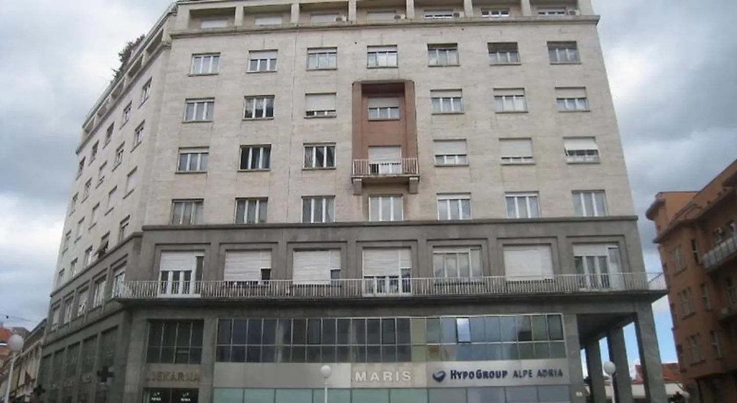 Elegant Main Square Apartment EXTERIOR