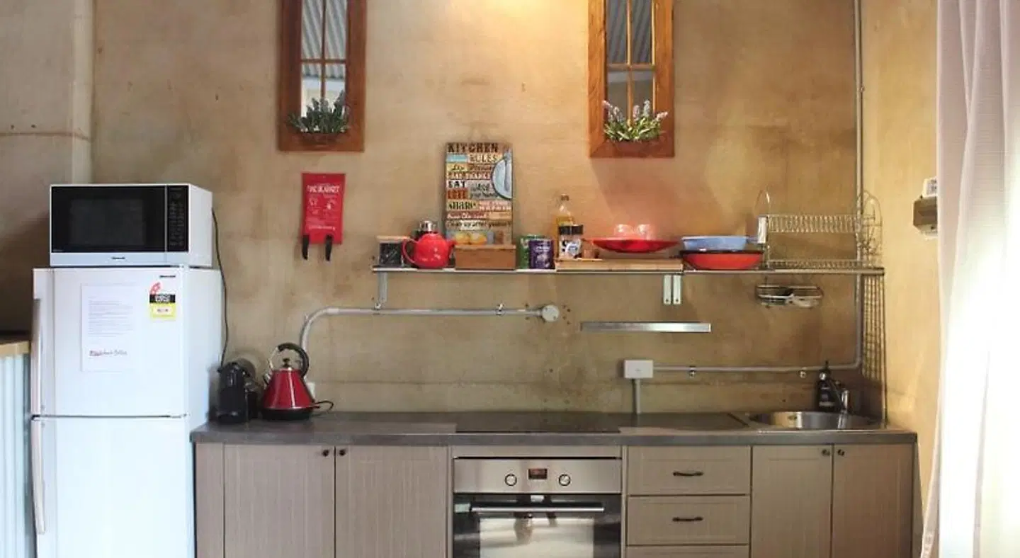 Outback Cellar & Country Cottage ROOM_EXAMPLE