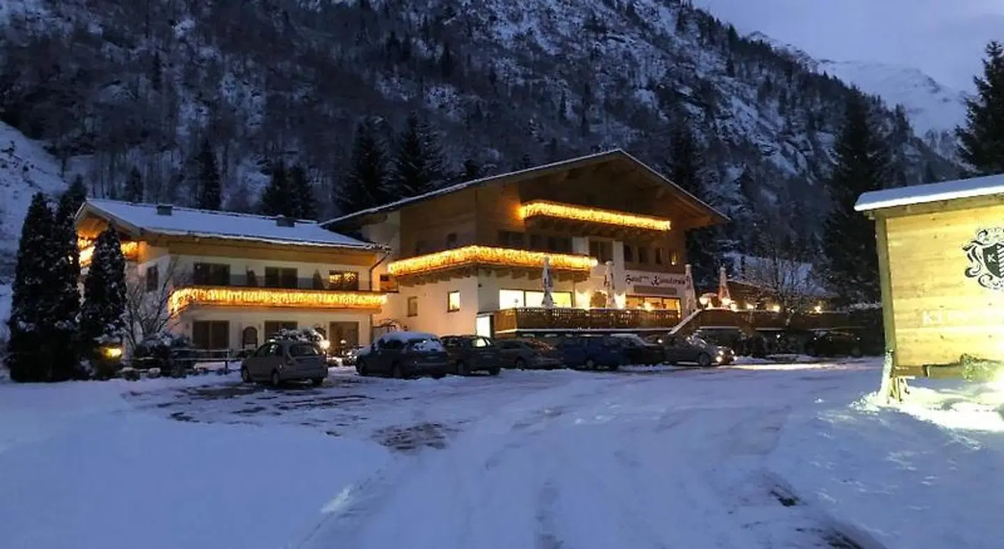 Künstleralm Hotel & Apartments EXTERIOR