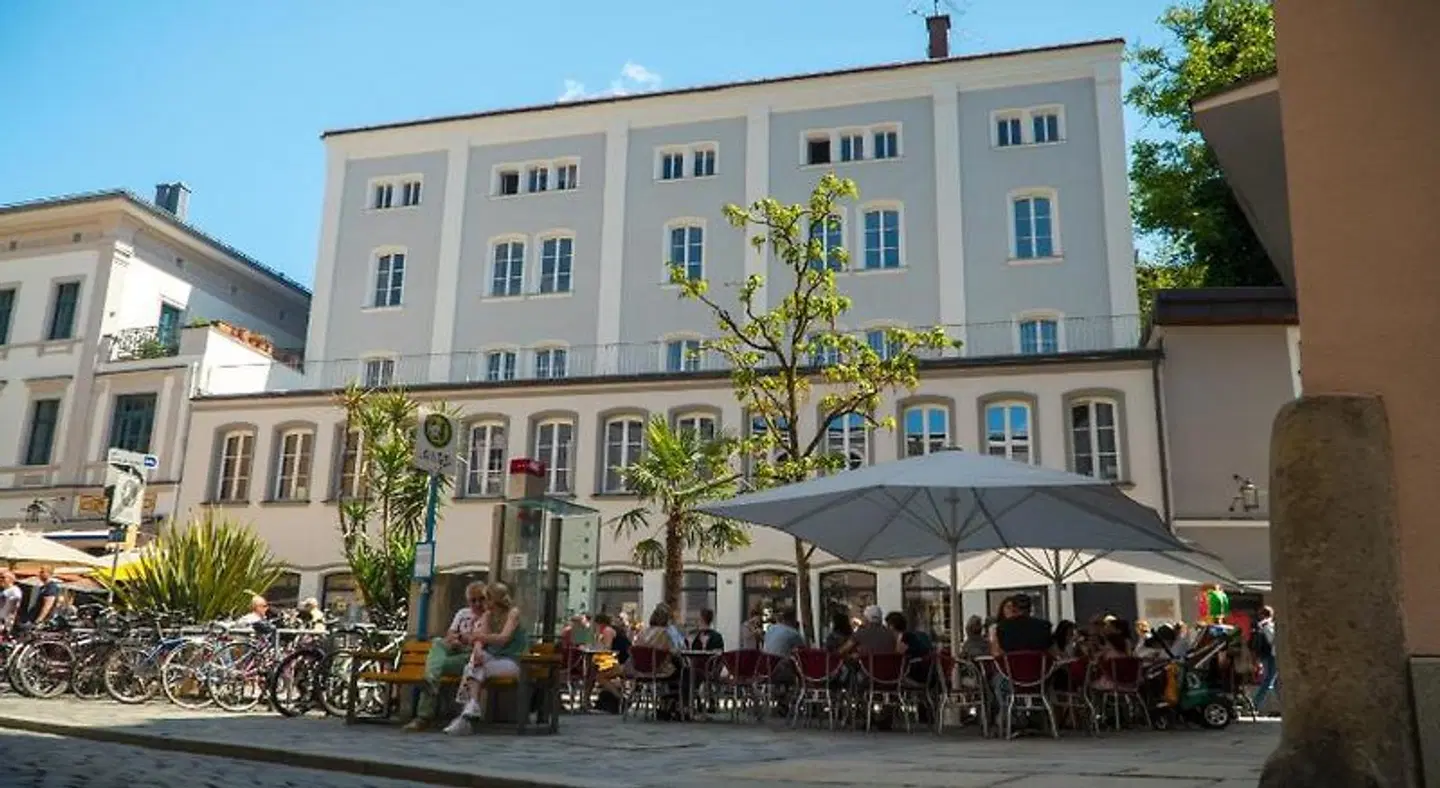 Art Hotel & Hostel EXTERIOR