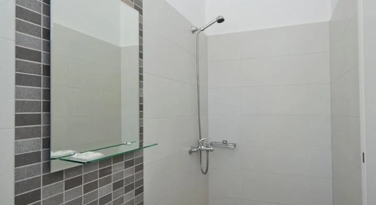 Megas Rooms Badezimmer