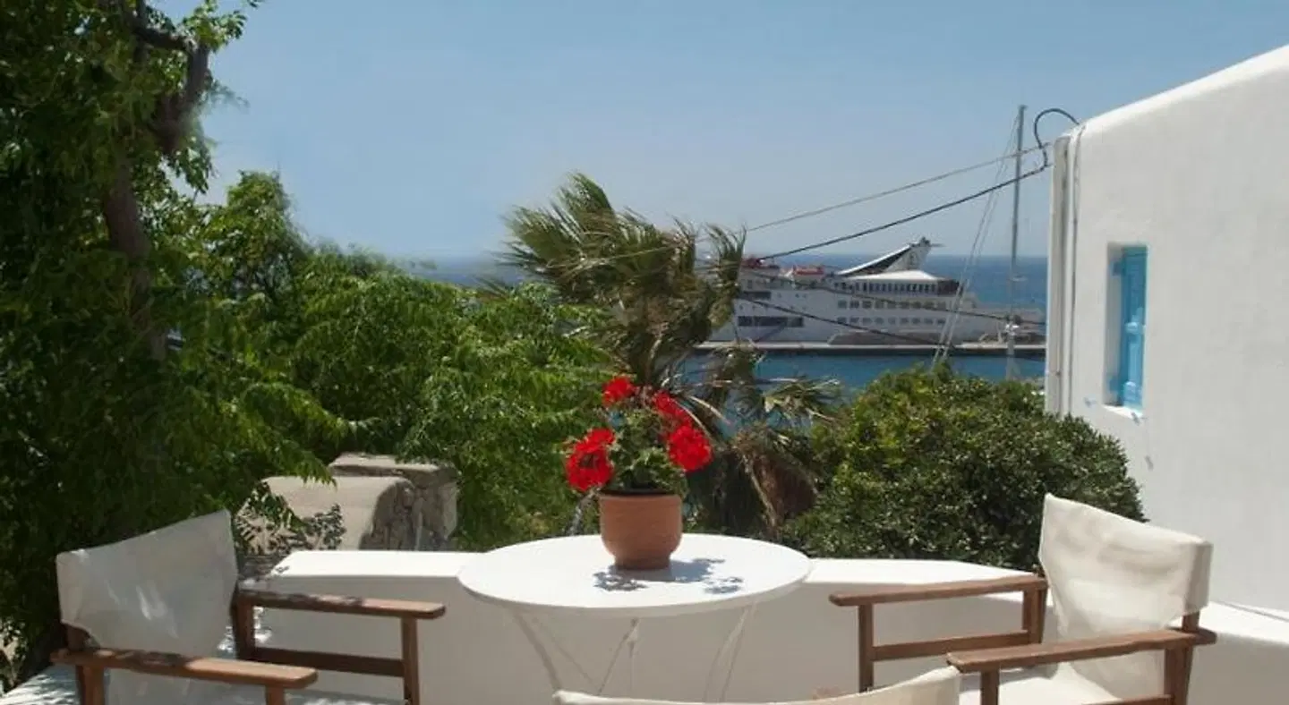 Megas Rooms Terrasse