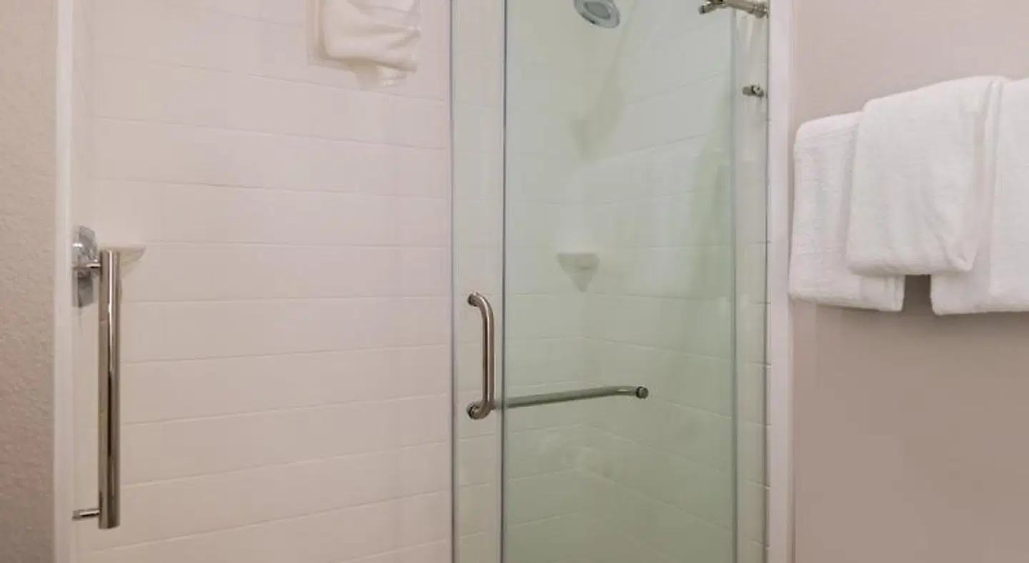 Holiday Inn Express & Suites Fort Worth West by IHG Badezimmer
