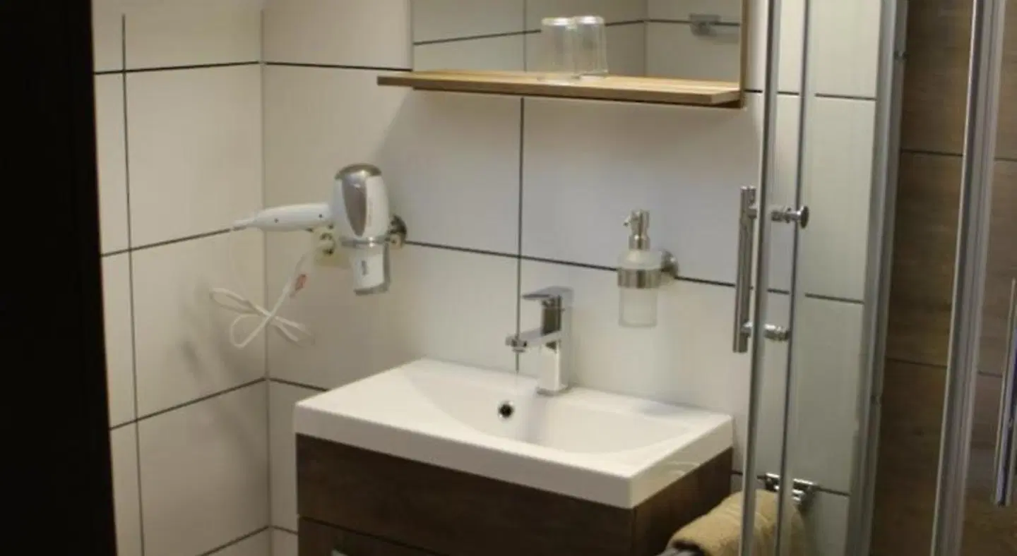 Hotel Glas Badezimmer