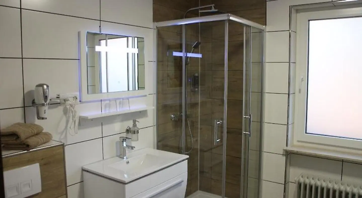 Hotel Glas Badezimmer