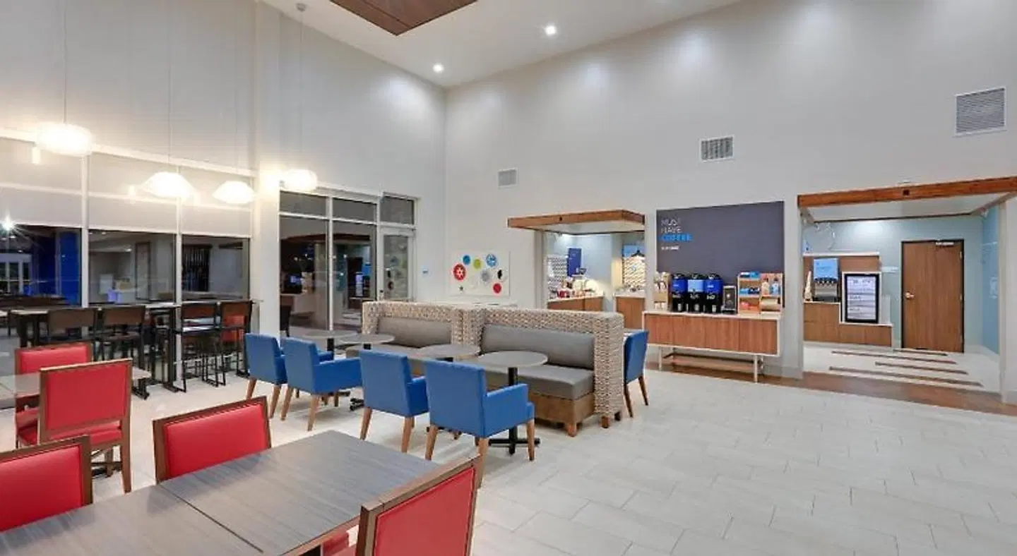 Holiday Inn Express & Suites Dallas NW HWY - Love Field by IHG LOUNGE_LOBBY
