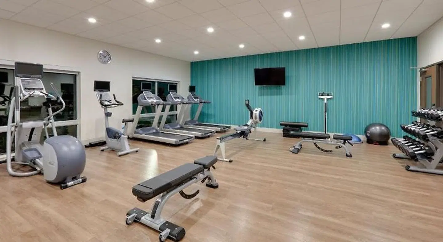 Holiday Inn Express & Suites Dallas NW HWY - Love Field by IHG SPORTS_AND_LEISURE