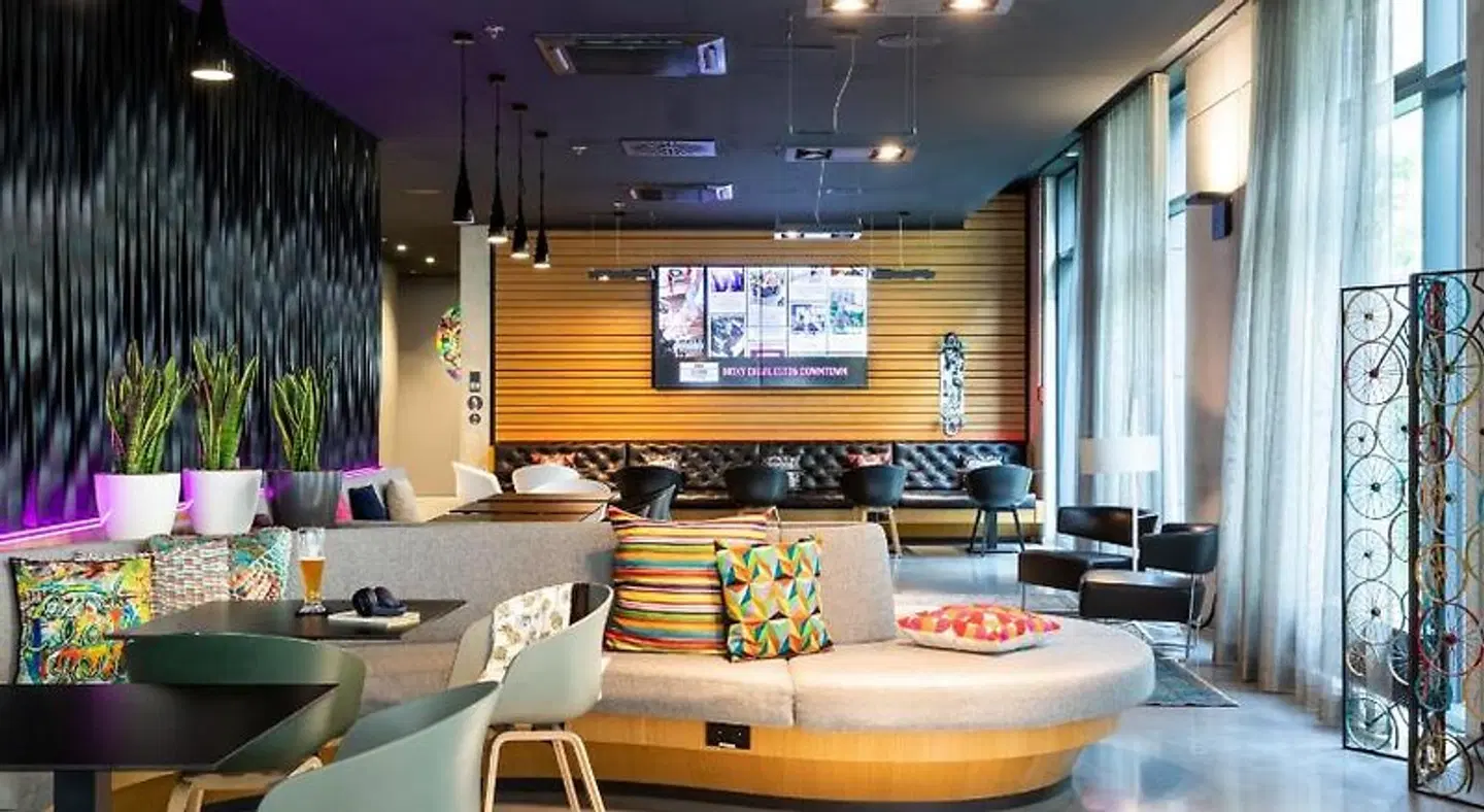 Moxy Frankfurt Airport Bar