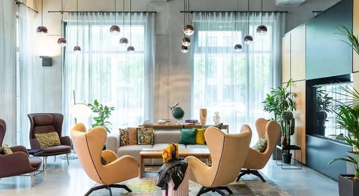 Moxy Frankfurt Airport LOUNGE_LOBBY