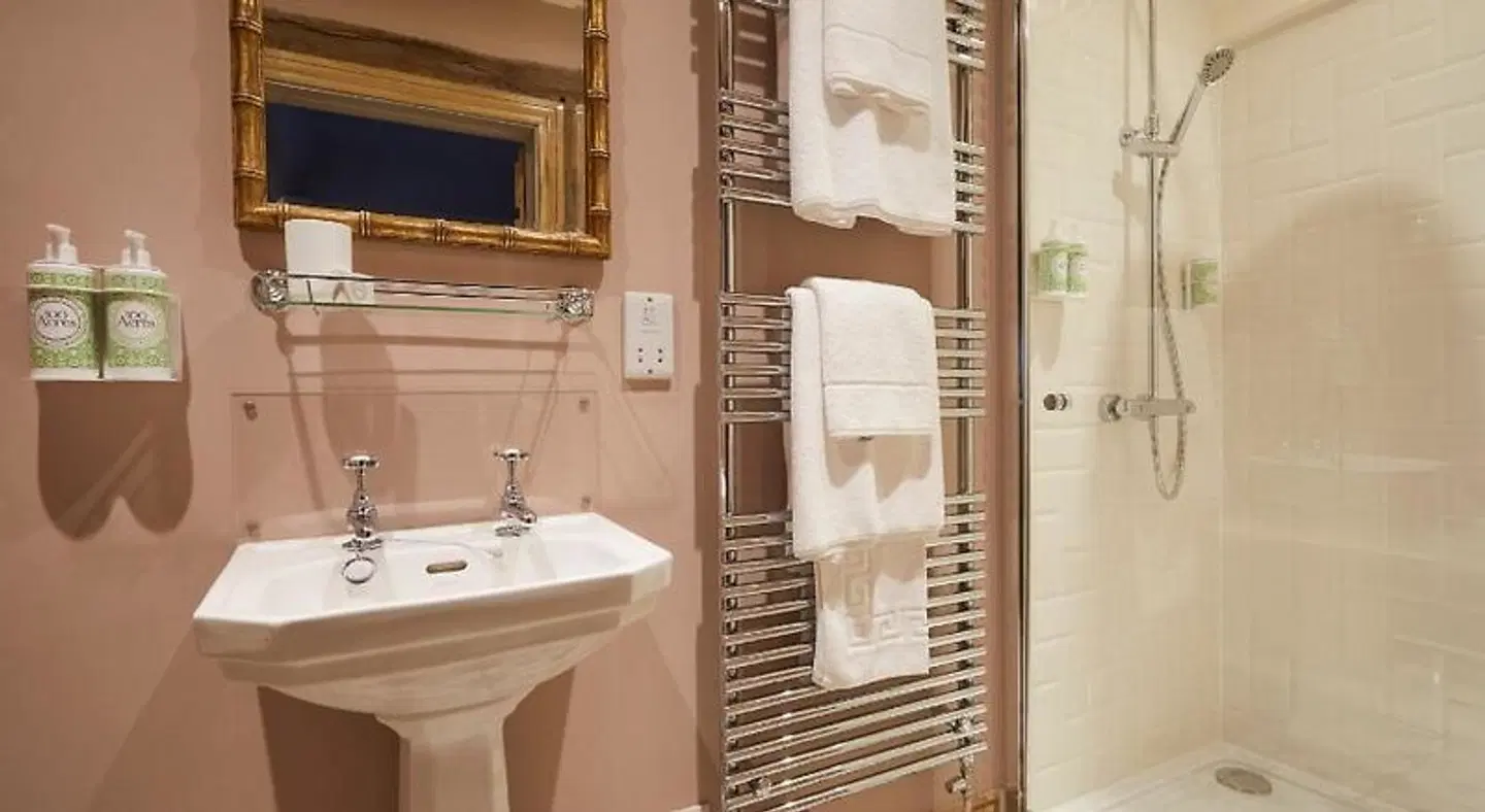 Crown and Anchor Badezimmer
