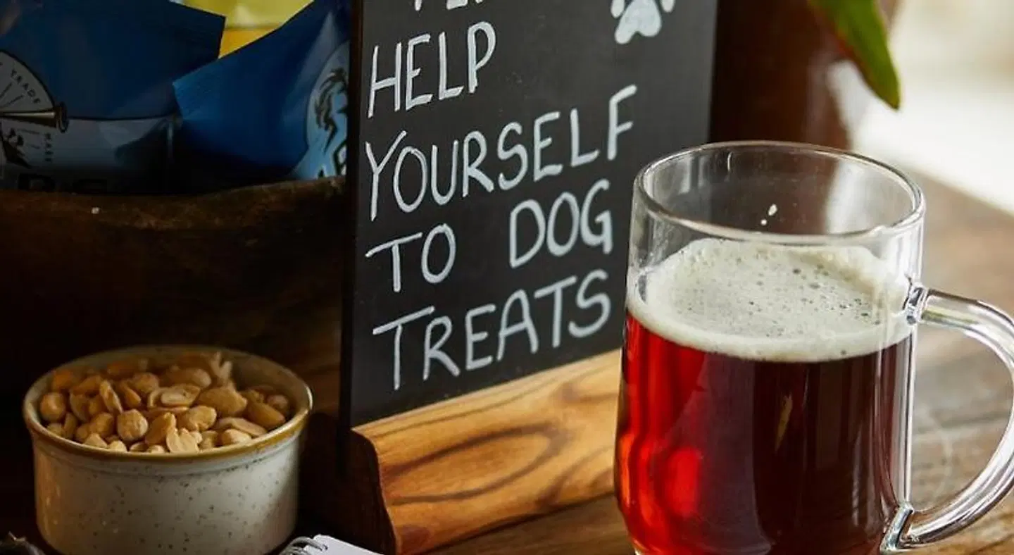 Crown and Anchor Bar