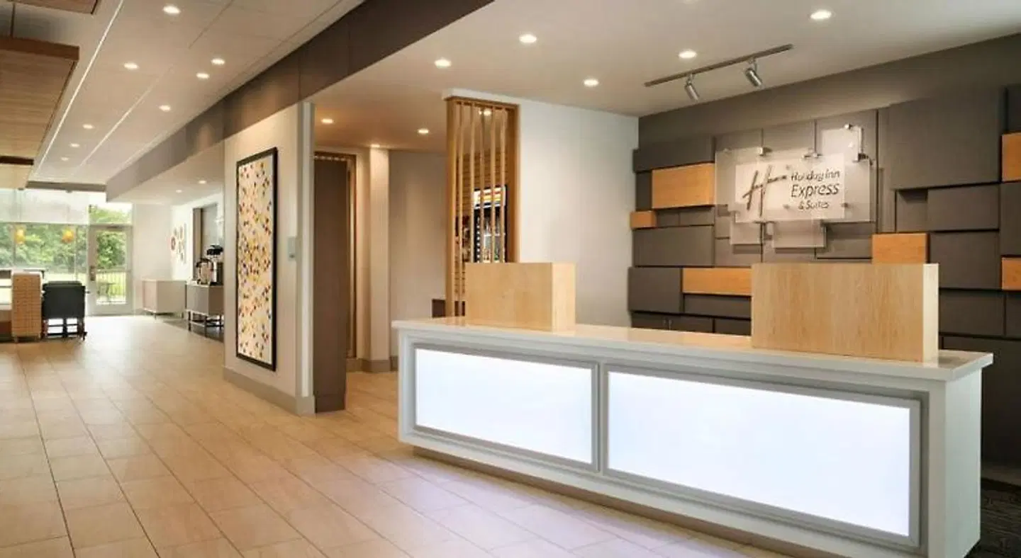 Holiday Inn Express & Suites Warsaw by IHG LOUNGE_LOBBY