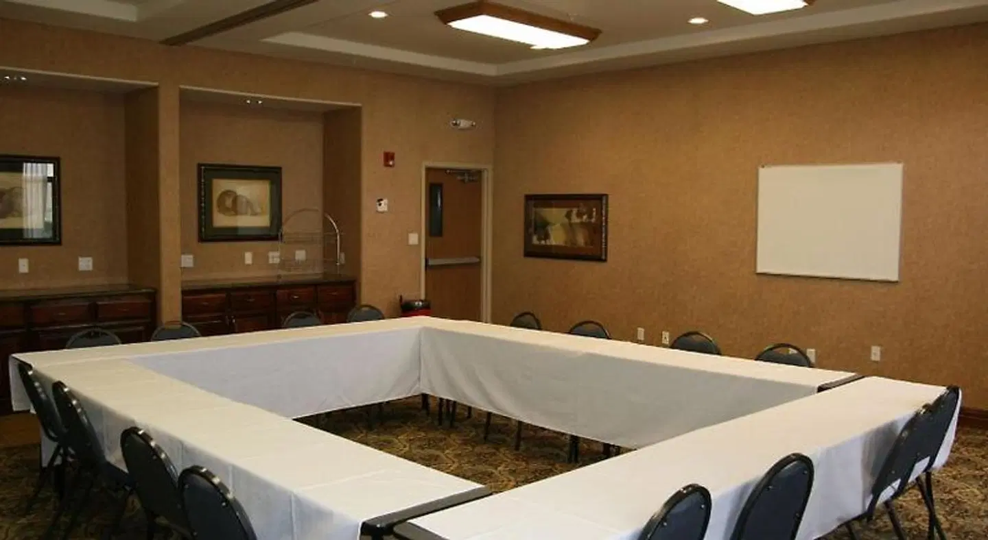 Hampton Inn & Suites Gallup ROOM_EXAMPLE