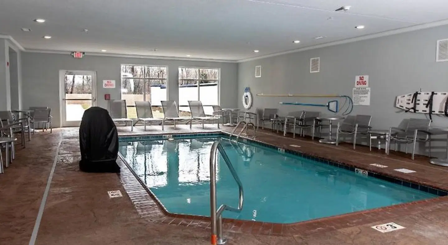 TownePlace Suites by Marriott Louisville Airport Hallenbad