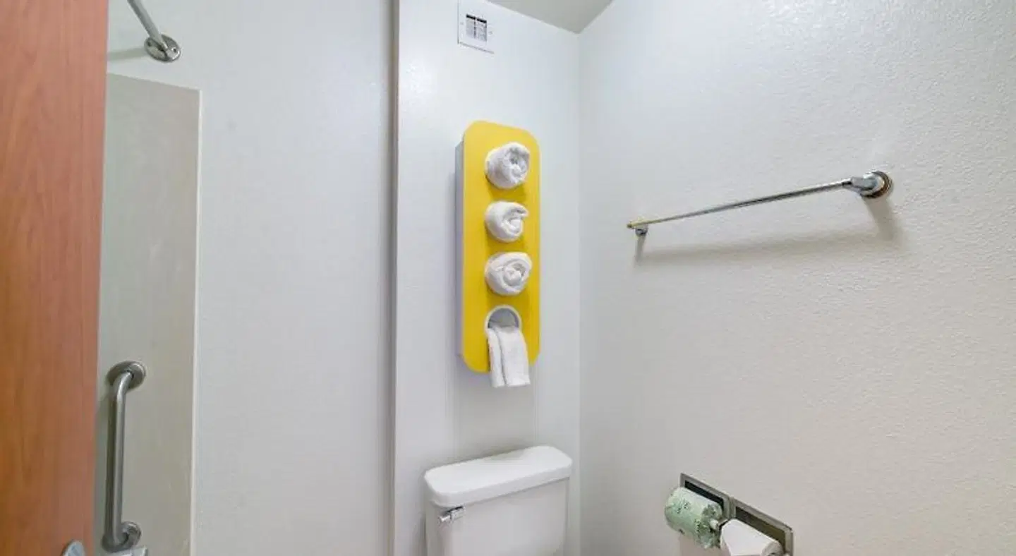 Motel 6 Virginia Beach, VA Badezimmer