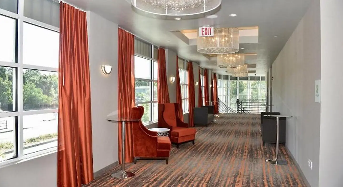 Holiday Inn Windsor - Wine Country by IHG LOUNGE_LOBBY