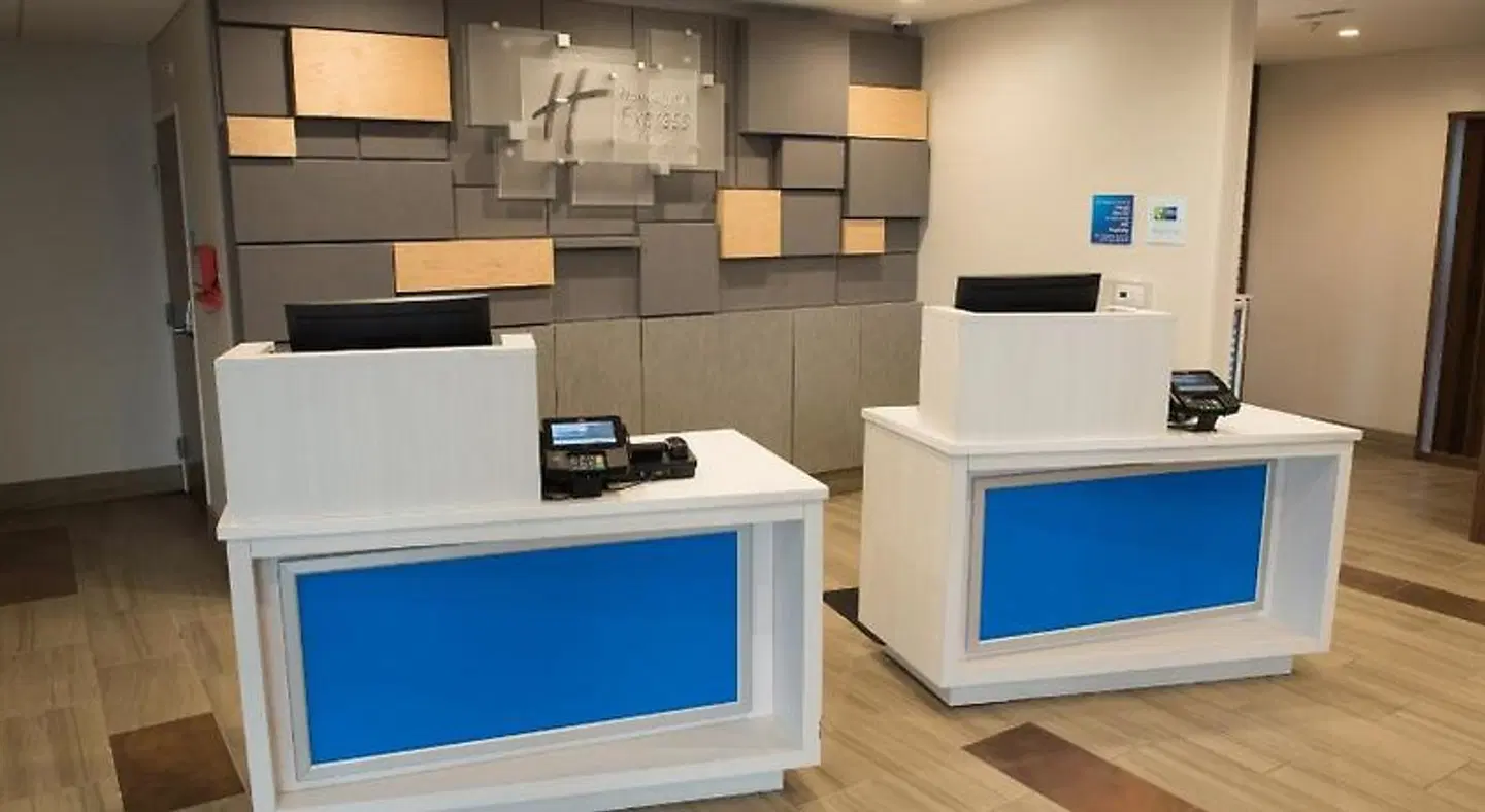 Holiday Inn Express & Suites Warsaw by IHG ROOM_EXAMPLE