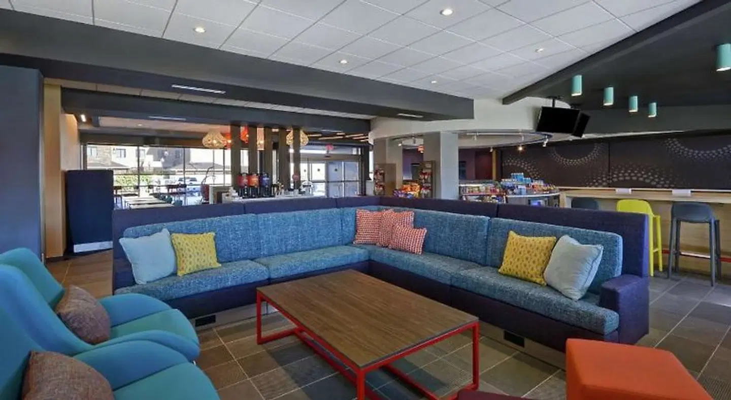 Tru by Hilton Fort Worth Fossil Creek Bar