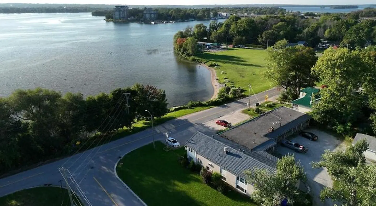Lakeside Inn LANDSCAPE