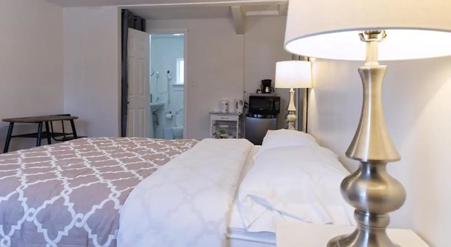 Lakeside Inn ROOM_EXAMPLE
