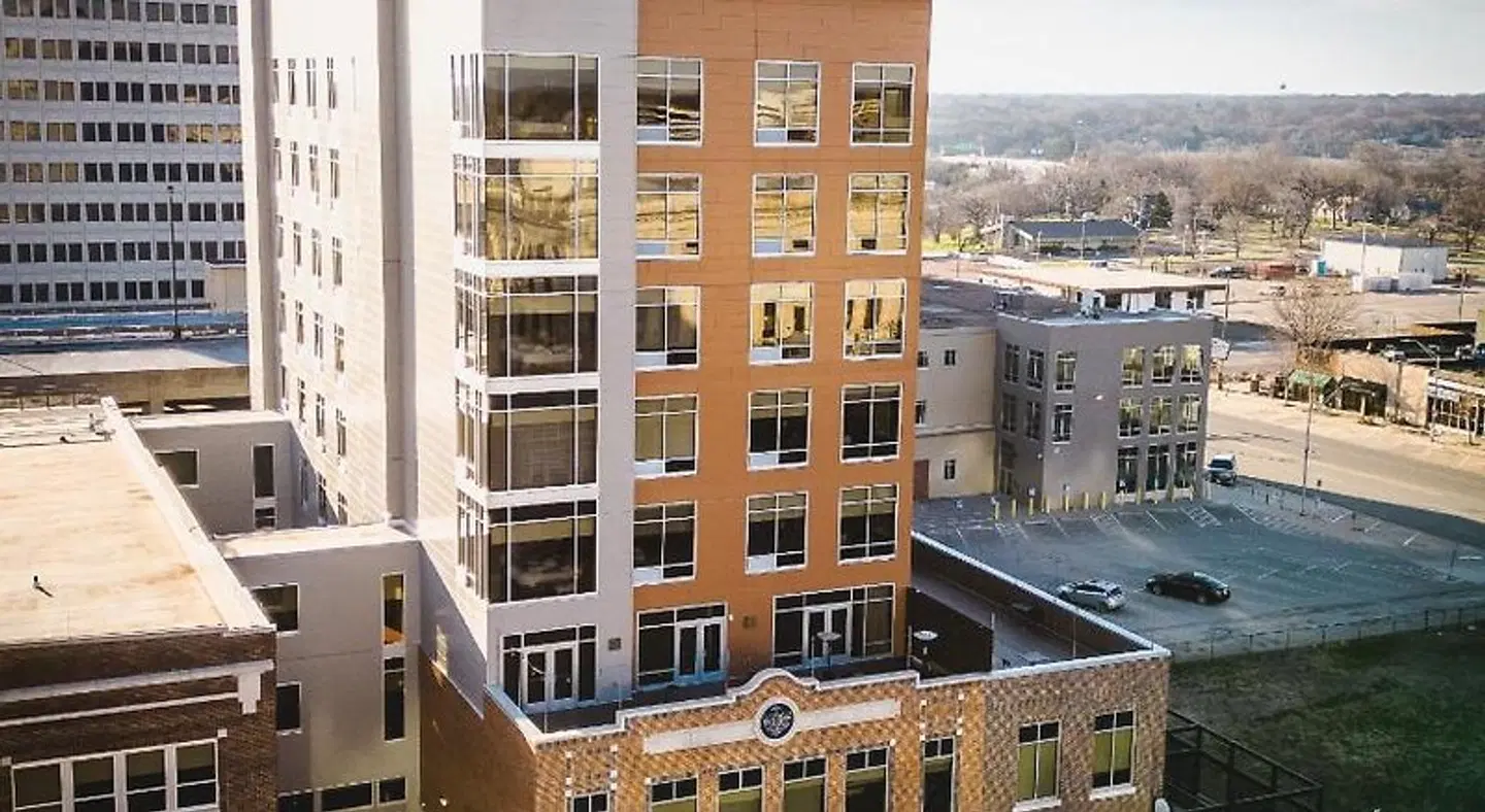 Cyrus Hotel EXTERIOR