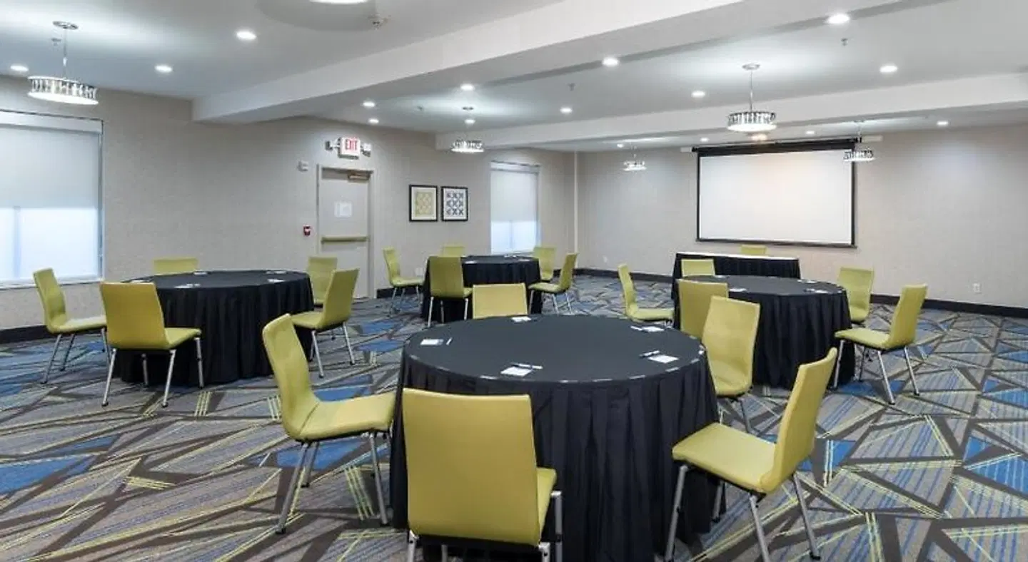 Holiday Inn Express & Suites Arlington (I-20-Parks Mall) by IHG Konferenz