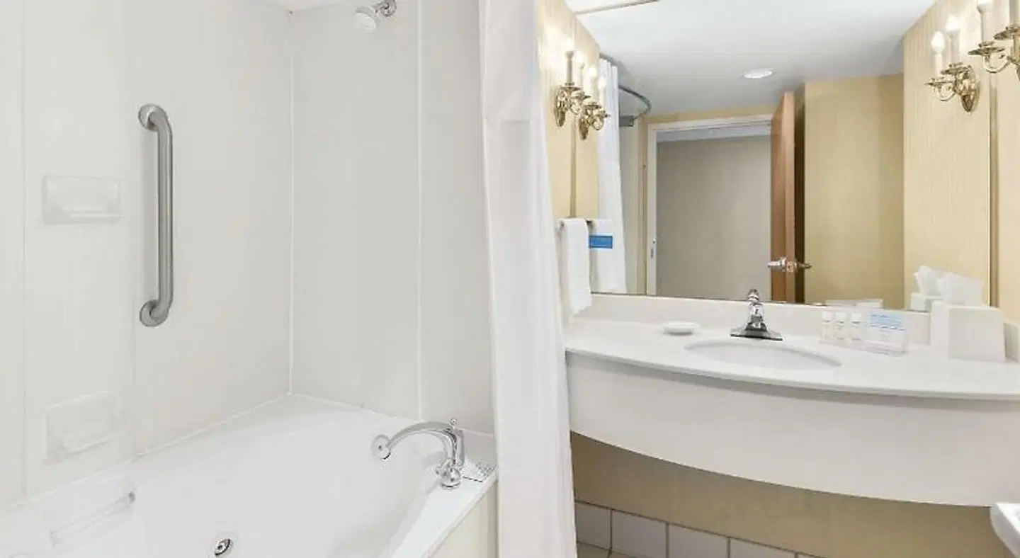 Hampton Inn Columbus-North Badezimmer