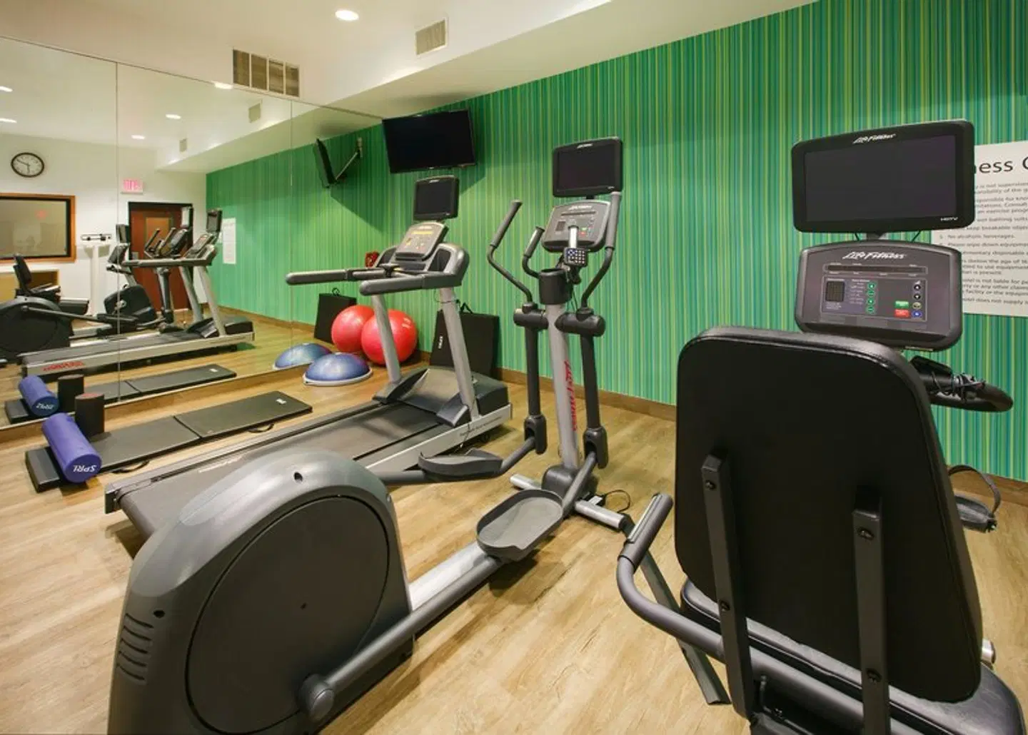 Holiday Inn Express & Suites Burleson/Ft. Worth by IHG SPORTS_AND_LEISURE