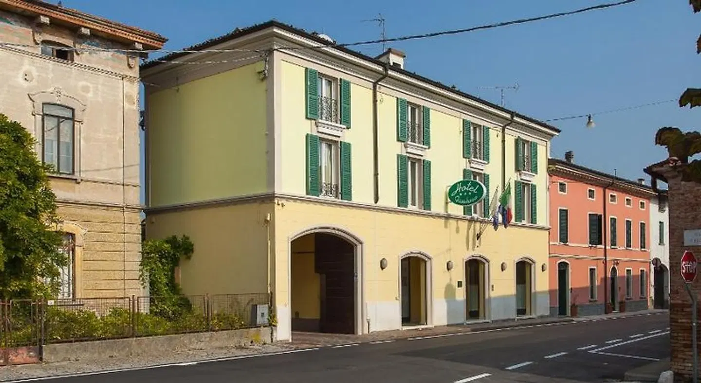 Hotel Gambara EXTERIOR