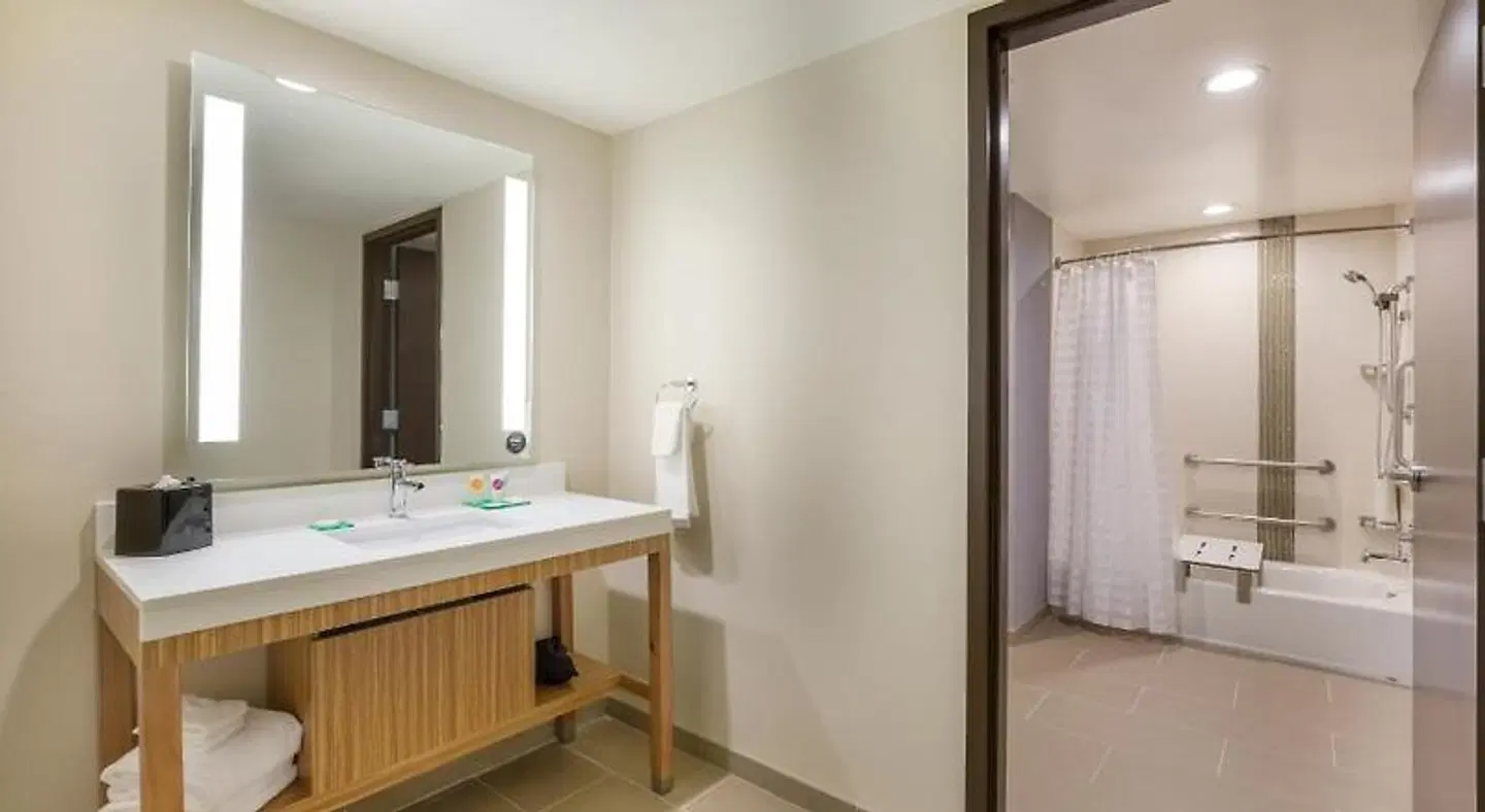 Hyatt Place Hampton Convention Center Badezimmer