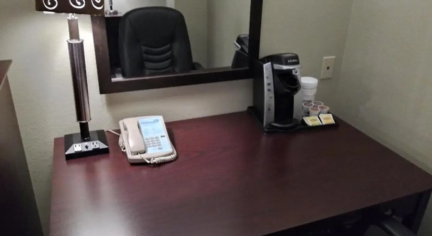 Holiday Inn Express & Suites Pittsburgh West - Green Tree by IHG ROOM_EXAMPLE