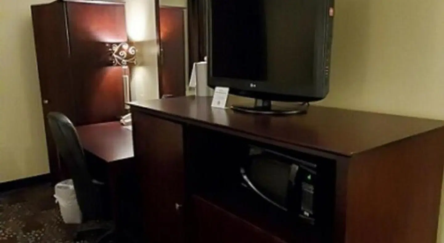 Holiday Inn Express & Suites Pittsburgh West - Green Tree by IHG Bar